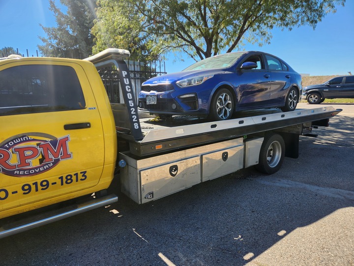 this image shows towing services