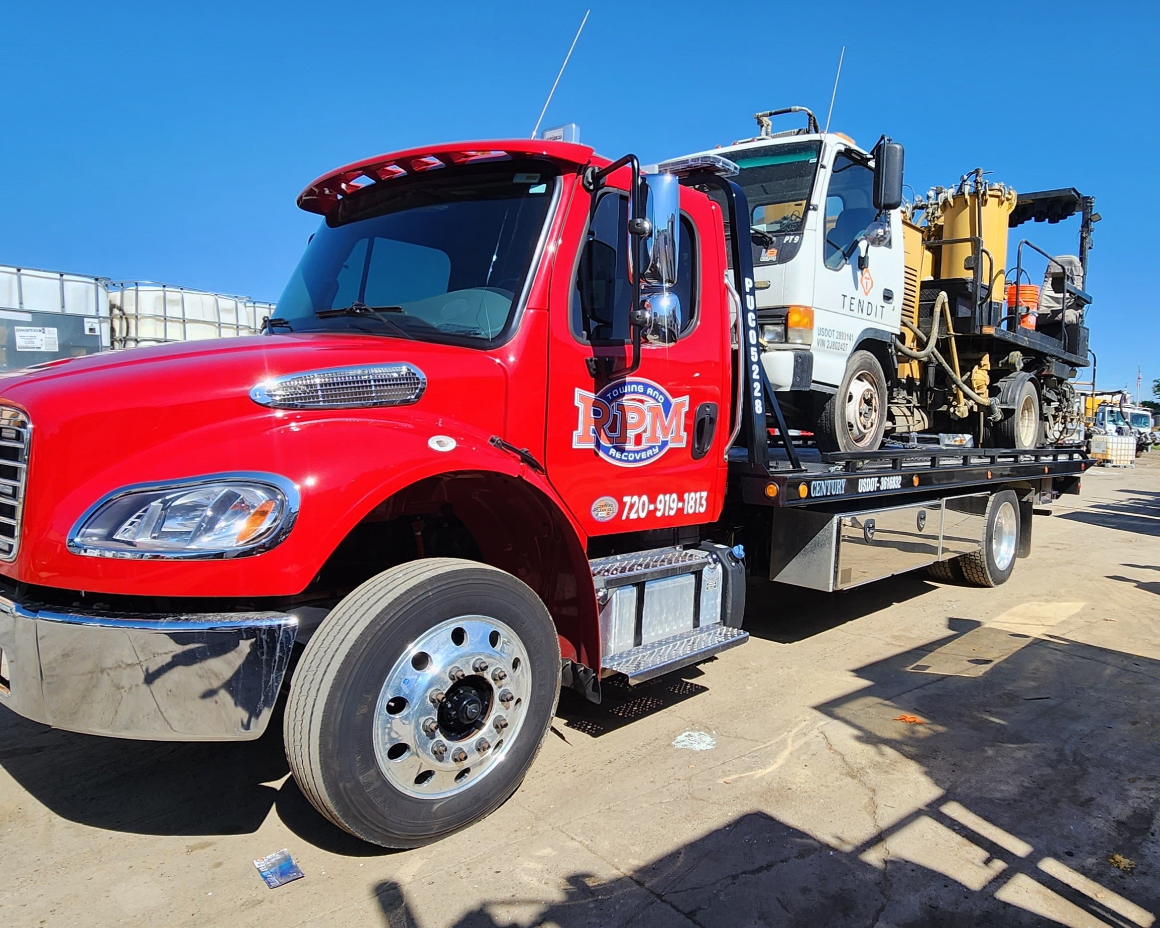 this image shows heavy-duty towing services in Parker, CO