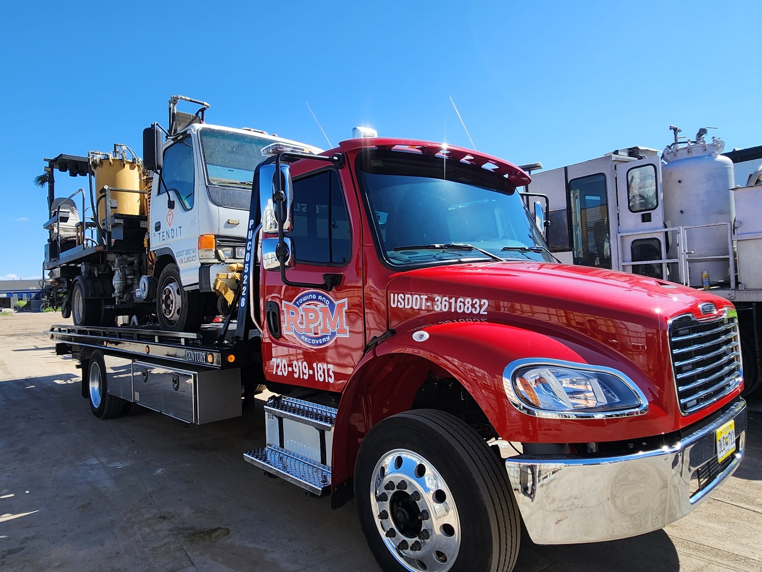 this image shows heavy duty towing in Parker, CO